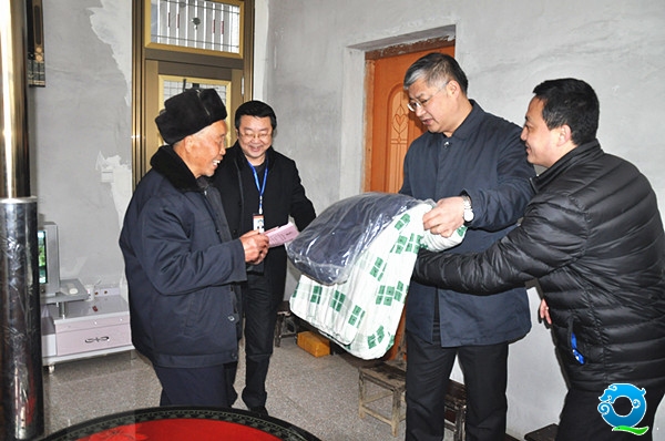 刘双耀赴宁强走访慰问并调研党风廉政建设"两个责任"落实情况