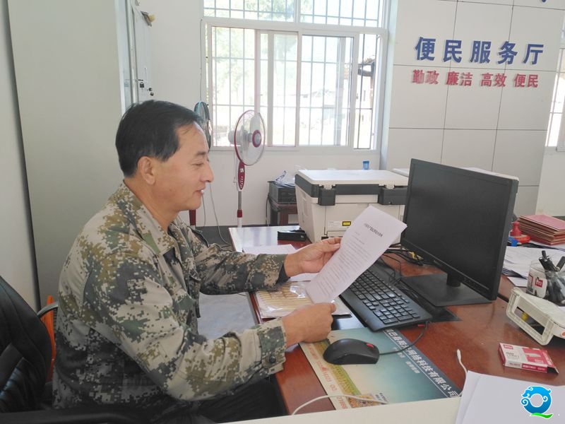 5-永乐镇新时村支部书记自学新《条例》.jpg