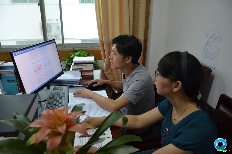 2-审理室干部自学新《条例》.jpg